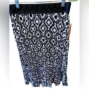 Lularoe small black & white southwestern print‎ pleated Jill midi skirt. NWT .🔥